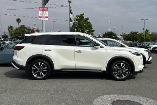 Majestic White 2023 INFINITI QX60 Luxe
