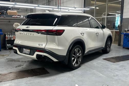 Majestic White 2023 INFINITI QX60 Luxe