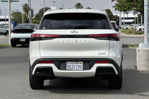 Majestic White 2023 INFINITI QX60 Luxe