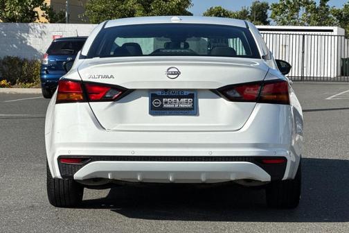 Glacier White 2025 Nissan Altima SV