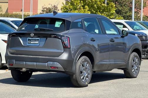 Gun Metallic 2027 Nissan Kicks S