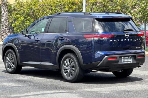 2022 Nissan Pathfinder SV