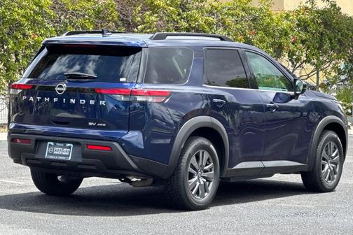 2022 Nissan Pathfinder SV