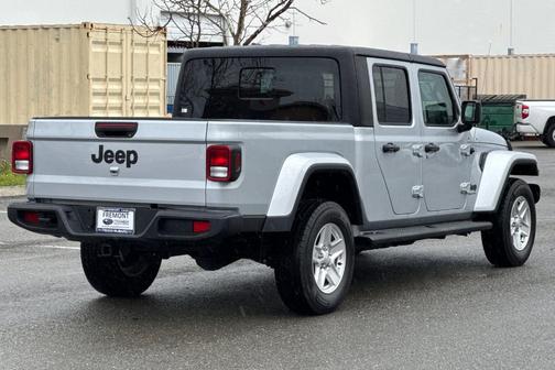 2023 Jeep Gladiator Sport