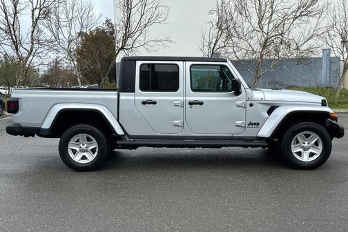2023 Jeep Gladiator Sport
