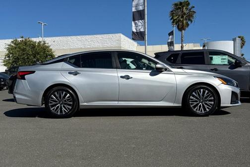 Brilliant Silver Metallic 2023 Nissan Altima 2.5 SV