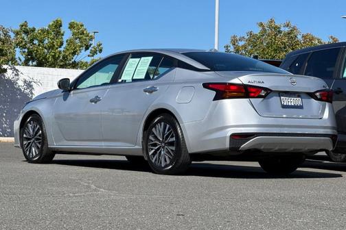 Brilliant Silver Metallic 2023 Nissan Altima 2.5 SV