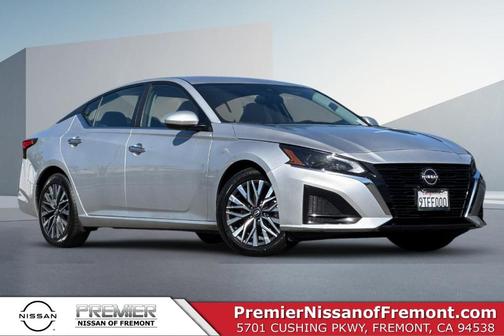 Brilliant Silver Metallic 2023 Nissan Altima 2.5 SV