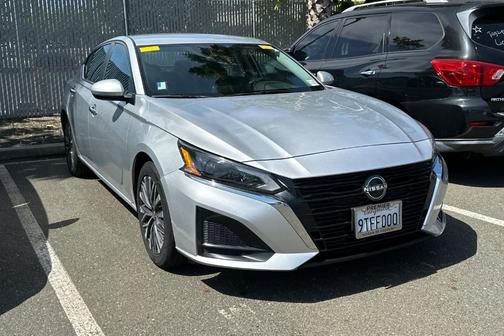 Brilliant Silver Metallic 2023 Nissan Altima 2.5 SV