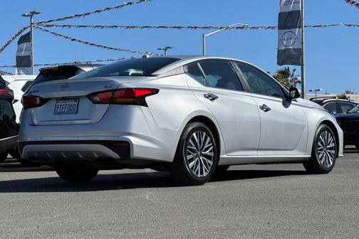 Brilliant Silver Metallic 2023 Nissan Altima 2.5 SV