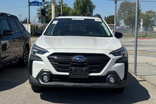 Crystal White Pearl 2025 Subaru Outback Onyx Edition