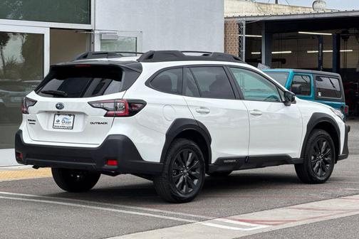 Crystal White Pearl 2025 Subaru Outback Onyx Edition