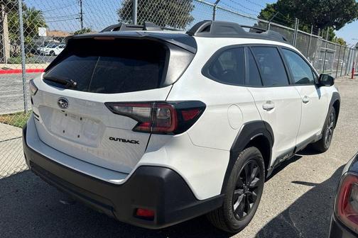 Crystal White Pearl 2025 Subaru Outback Onyx Edition