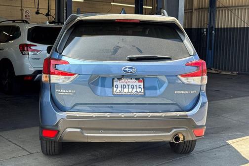 Horizon Blue Pearl 2024 Subaru Forester Limited