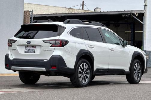 Crystal White Pearl 2023 Subaru Outback Limited