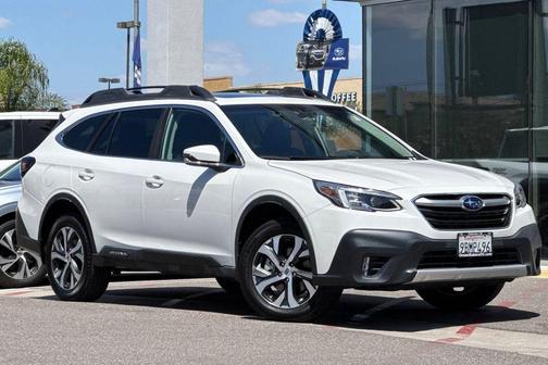 Crystal White Pearl 2022 Subaru Outback Limited XT