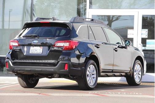 Crystal Black Silica 2018 Subaru Outback 2.5i Premium