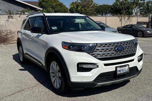 White Metallic 2023 Ford Explorer Limited