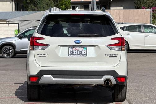 Crystal White Pearl 2019 Subaru Forester Touring