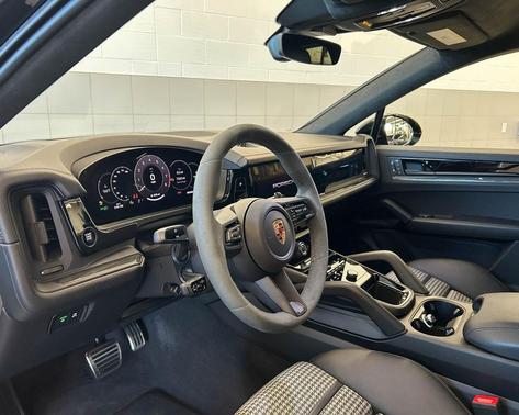 2025 Porsche Cayenne GTS