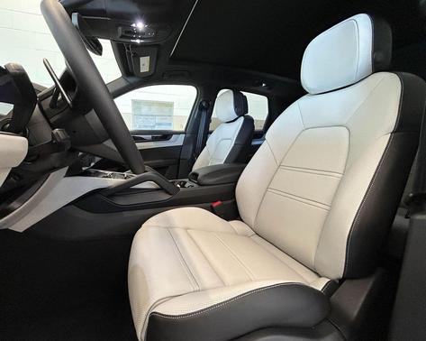 Platinum Silver Metallic 2026 Porsche Cayenne Cayenne E-Hybrid