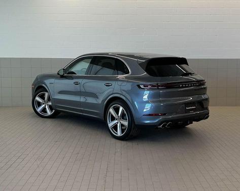 Platinum Silver Metallic 2026 Porsche Cayenne Cayenne E-Hybrid