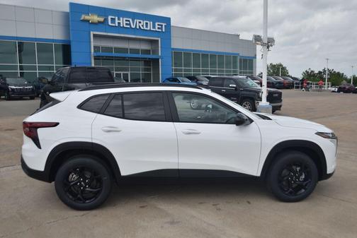 Summit White 2026 Chevrolet Trax LT