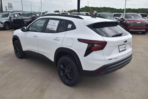 Summit White 2026 Chevrolet Trax LT