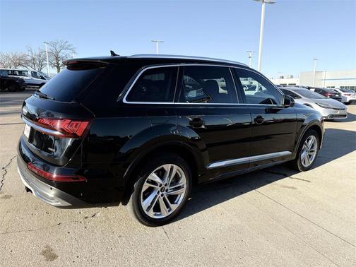 2022 Audi Q7 55 Premium Plus