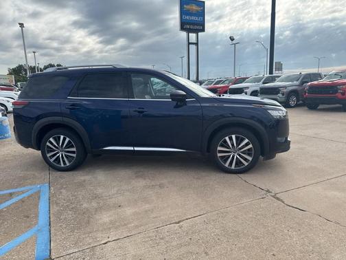 2022 Nissan Pathfinder Platinum 4WD