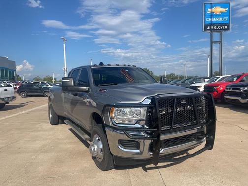 2024 RAM 3500 Tradesman Crew Cab 4x4 8' Box