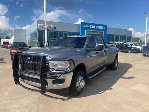 2024 RAM 3500 Tradesman Crew Cab 4x4 8' Box