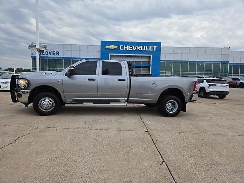 2024 RAM 3500 Tradesman Crew Cab 4x4 8' Box