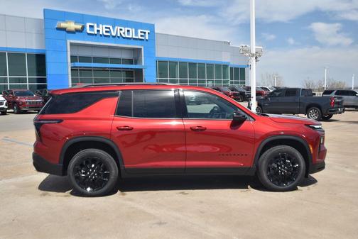 Radiant Red Tintcoat 2026 Chevrolet Traverse LT