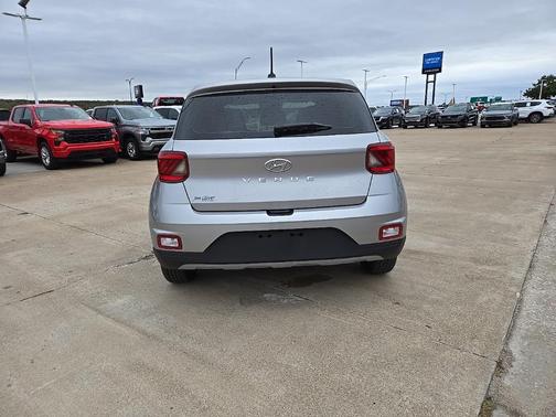2023 Hyundai VENUE SE