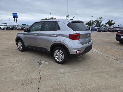 2023 Hyundai VENUE SE