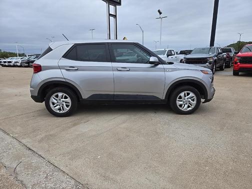 2023 Hyundai VENUE SE