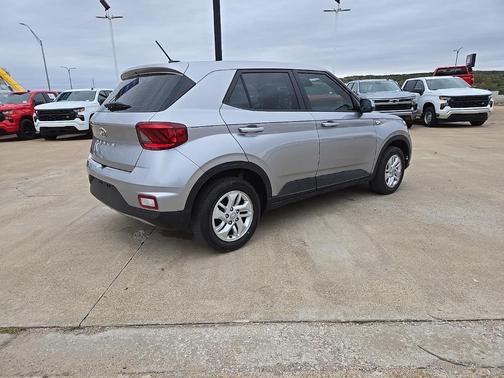 2023 Hyundai VENUE SE