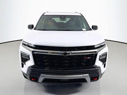 Polar White Tricoat 2026 Chevrolet Traverse AWD Z71