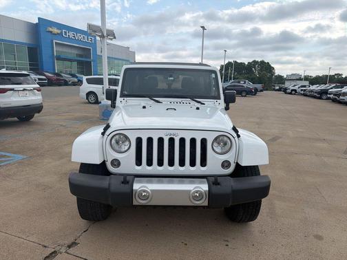 Bright White Clearcoat 2015 Jeep Wrangler Unlimited Sahara