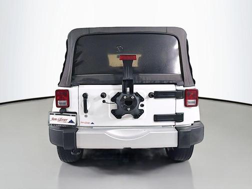 Bright White Clearcoat 2015 Jeep Wrangler Unlimited Sahara