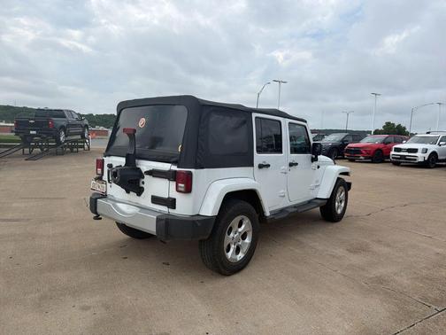 Bright White Clearcoat 2015 Jeep Wrangler Unlimited Sahara