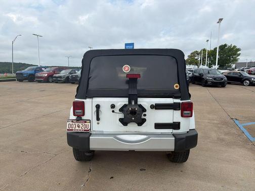 Bright White Clearcoat 2015 Jeep Wrangler Unlimited Sahara