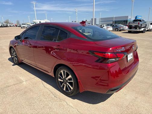 Scarlet Ember Tintcoat 2024 Nissan Versa 1.6 SV