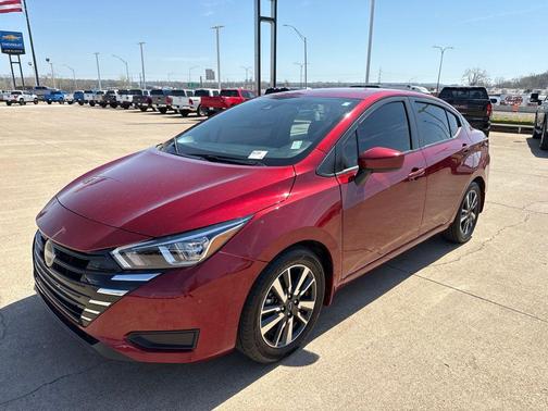 Scarlet Ember Tintcoat 2024 Nissan Versa 1.6 SV