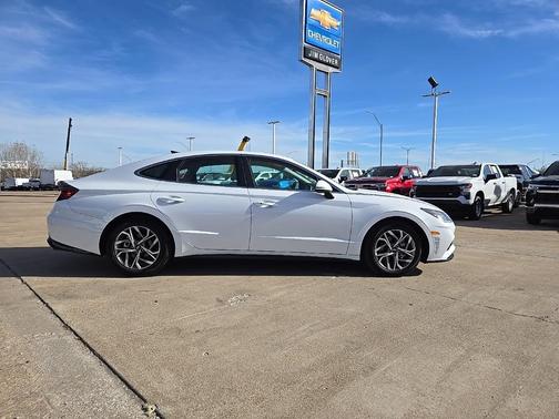 2023 Hyundai SONATA SEL