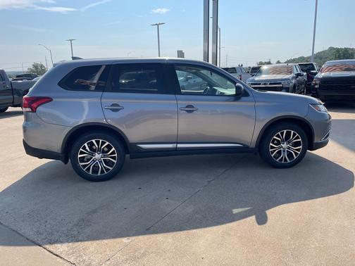 2017 Mitsubishi Outlander ES