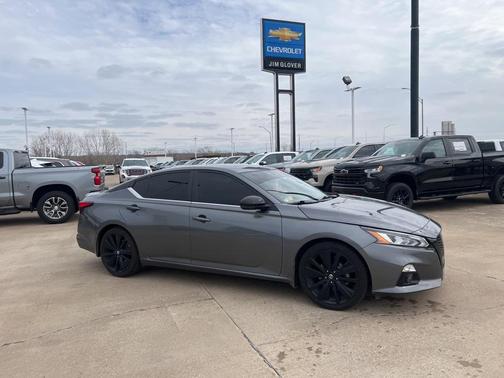 2022 Nissan Altima SR FWD