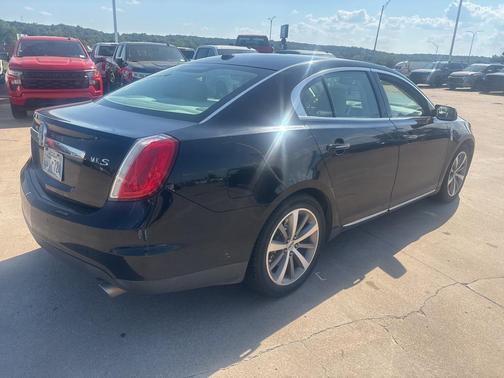2011 Lincoln MKS Base