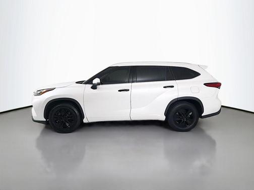 Wind Chill Pearl 2022 Toyota Highlander XLE